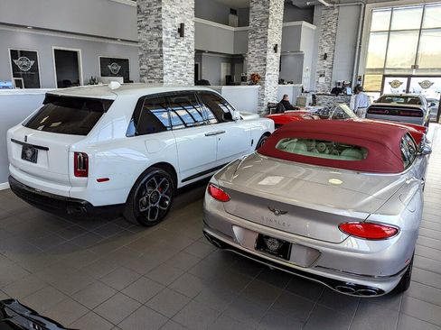 Used 2022 Rolls-Royce Cullinan Black Badge image 73