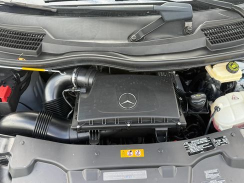 Used 2019 Mercedes-Benz Metris Passenger image 37