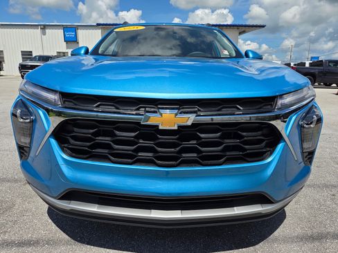 Used 2025 Chevrolet Trax LT FWD image 8