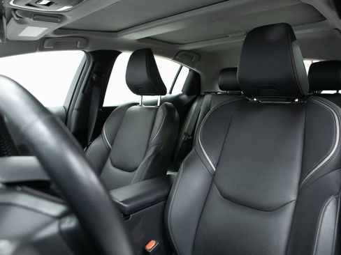 Used 2023 Toyota Prius Limited image 5