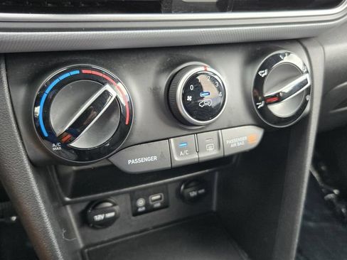 Used 2018 Hyundai Kona SEL FWD image 17