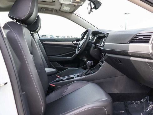 Used 2020 Volkswagen Jetta SE w/ SE Cold Weather Package image 17