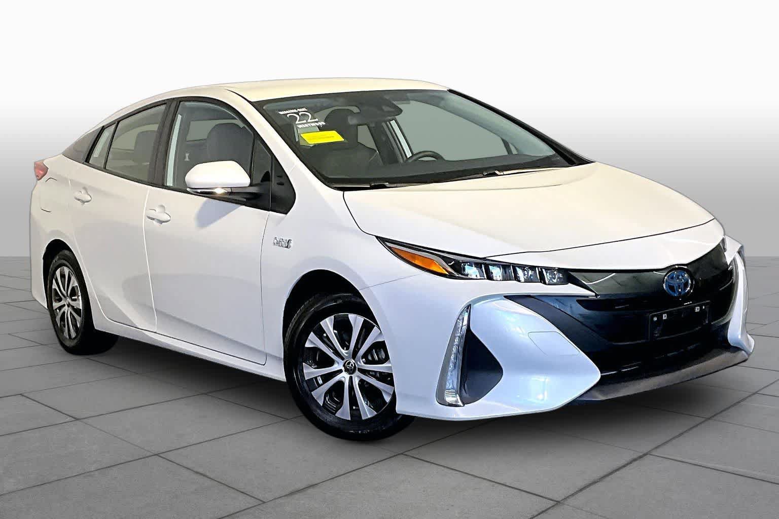 Used 2022 Toyota Prius Prime LE FWD image 3