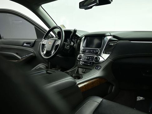 Used 2020 Chevrolet Suburban LT image 38