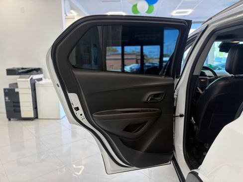 Used 2019 Chevrolet Trax LT w/ LT Convenience Package AWD/4WD image 36