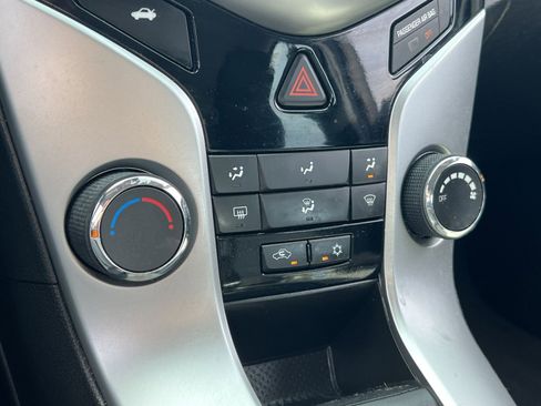 Used 2015 Chevrolet Cruze LS image 19