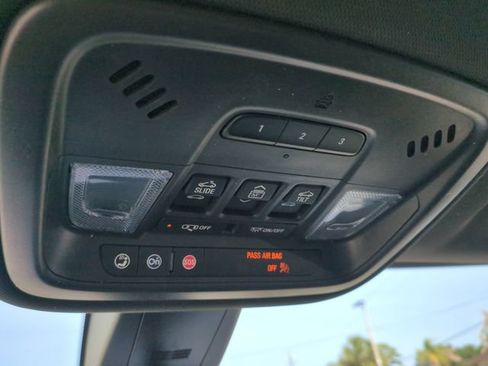 Used 2023 Chevrolet Traverse RS AWD/4WD image 25