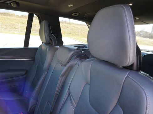 Used 2020 Volvo XC90 T6 Momentum w/ Advanced Package image 27