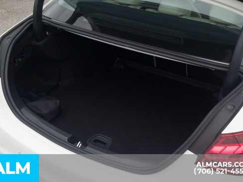 Used 2025 Mercedes-Benz C 300 Sedan image 9