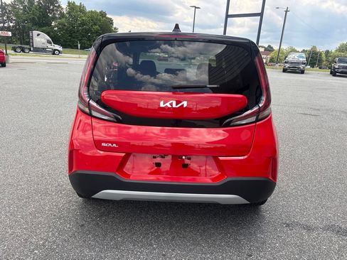 Used 2025 Kia Soul LX w/ LX Technology Package FWD image 8