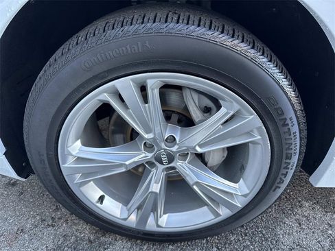 Used 2019 Audi Q8 Premium Plus w/ Premium Plus image 11