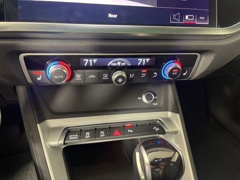 Used 2025 Audi Q3 2.0T Premium image 31