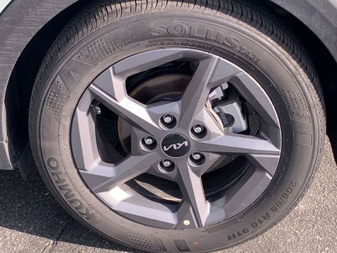 Used 2025 Kia K4 LXS image 28