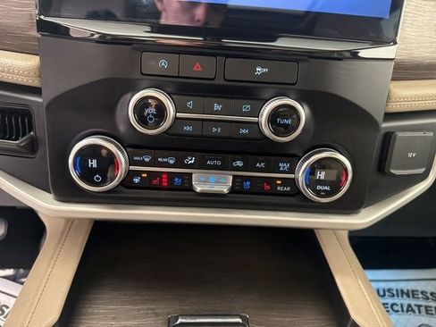 Used 2024 Ford Expedition Max Limited image 41