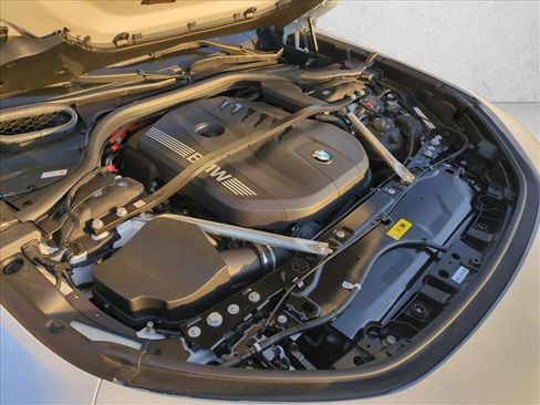 Certified 2025 BMW 750e xDrive w/ Premium Package AWD/4WD image 25