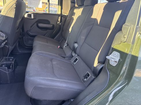 Used 2021 Jeep Gladiator Sport image 13