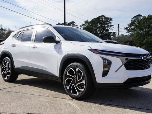 Used 2024 Chevrolet Trax RS w/ Driver Confidence Package image 2