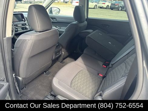 Used 2025 Nissan Pathfinder S image 11