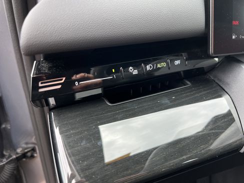 Used 2025 BMW 530i RWD image 37