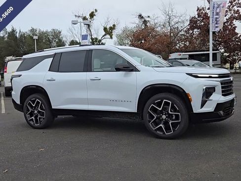 New 2026 Chevrolet Traverse High Country image 3