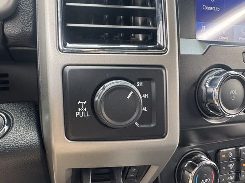 Used 2021 Ford F250 Lariat w/ Lariat Ultimate Package AWD/4WD image 21