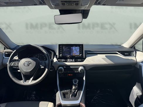 Used 2019 Toyota RAV4 Limited image 13