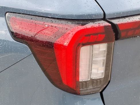 Used 2025 Ford Explorer ST-Line image 12