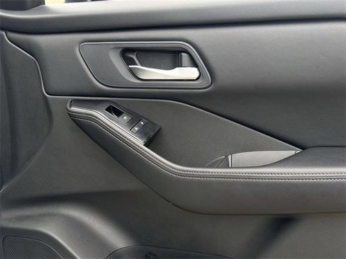 Used 2024 Nissan Rogue SV image 28