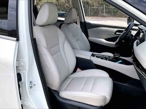 Used 2023 Nissan Rogue SL w/ SL Premium Package image 8