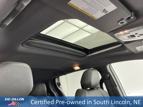 Used 2022 Toyota Sienna XLE Woodland Edition image 26