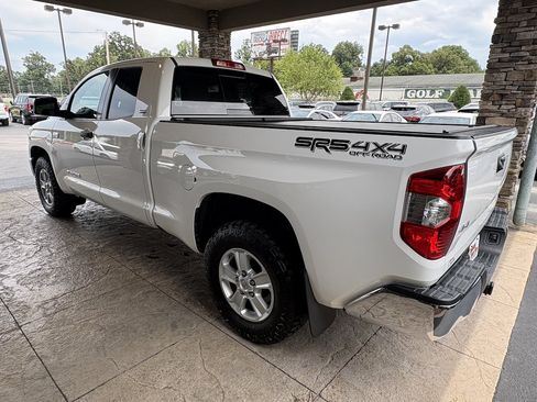 Used 2015 Toyota Tundra SR5 w/ SR5 Upgrade Package AWD/4WD image 8