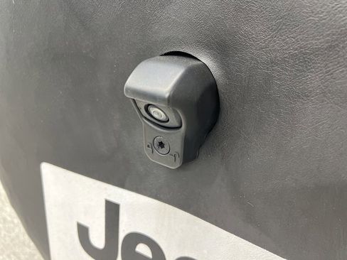 Used 2025 Jeep Wrangler Sport S image 7