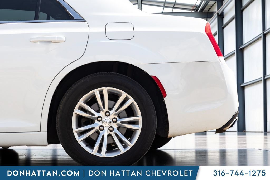 Used 2020 Chrysler 300 Touring w/ Driver Convenience Group RWD image 35