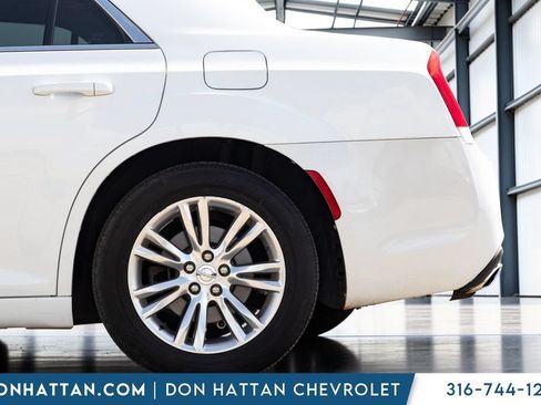 Used 2020 Chrysler 300 Touring w/ Driver Convenience Group RWD image 35