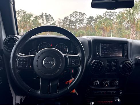 Used 2018 Jeep Wrangler Unlimited Rubicon image 4