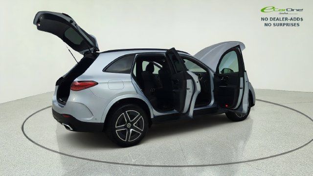 Used 2025 Mercedes-Benz GLC 300 4MATIC image 14