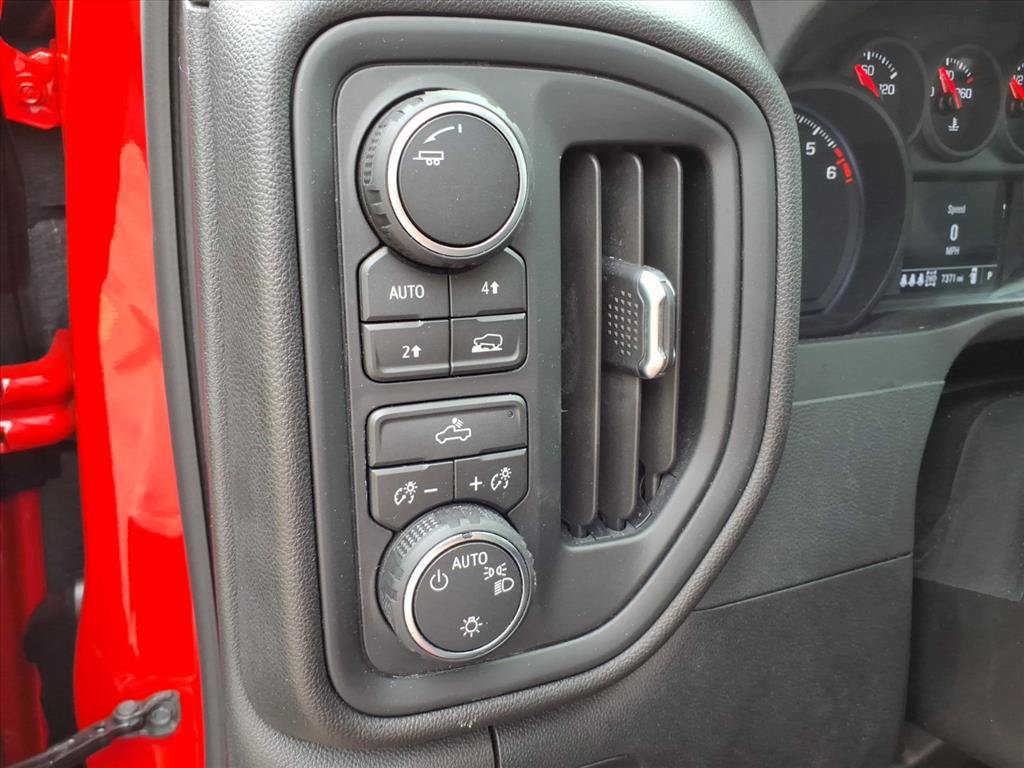 Used 2026 Chevrolet Silverado 1500 Custom w/ Turbomax Blackout Package AWD/4WD image 26
