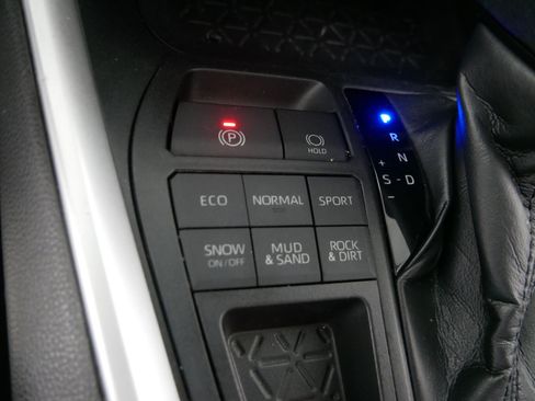 Used 2019 Toyota RAV4 LE w/ All Weather Liner Package AWD/4WD image 29