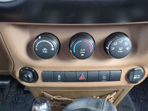 Used 2017 Jeep Wrangler Unlimited Sahara w/ Connectivity Group image 24