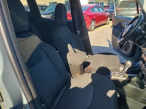 Used 2017 Jeep Renegade Latitude w/ Cold Weather Group AWD/4WD image 26