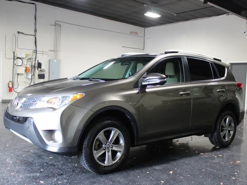 Used 2015 Toyota RAV4 XLE FWD image 6