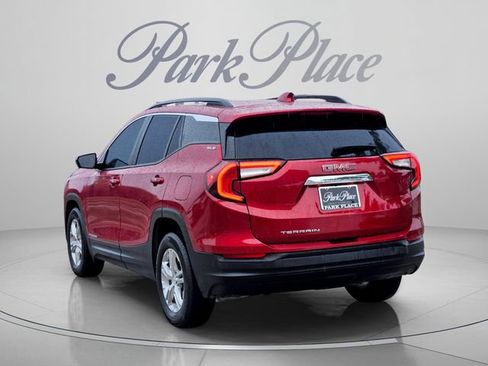 Used 2023 GMC Terrain SLE w/ Driver Convenience Package FWD image 3