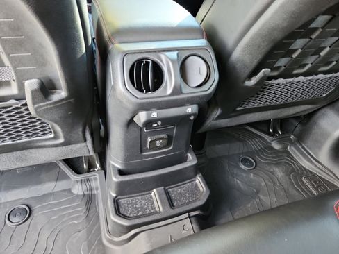 Used 2023 Jeep Wrangler Unlimited Rubicon 4xe image 32