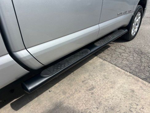 Used 2017 Nissan Titan SV image 16