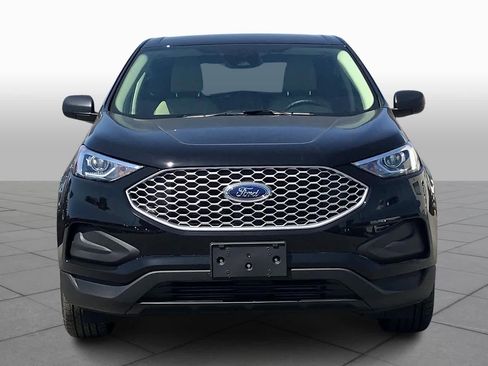 Certified 2024 Ford Edge SE image 3