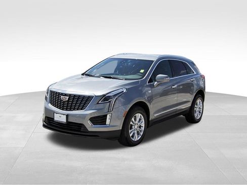 Used 2023 Cadillac XT5 Luxury FWD image 2
