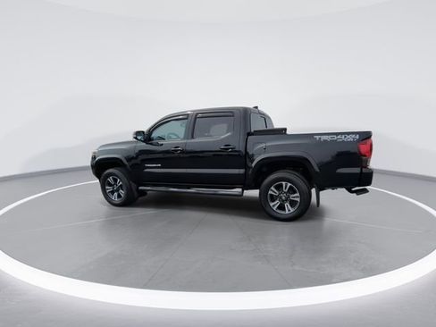 Used 2018 Toyota Tacoma TRD Sport image 5
