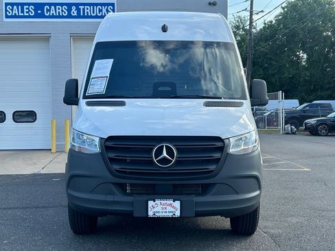 Used 2025 Mercedes-Benz Sprinter 2500 image 2
