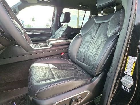 Used 2022 Jeep Wagoneer Series III RWD image 14