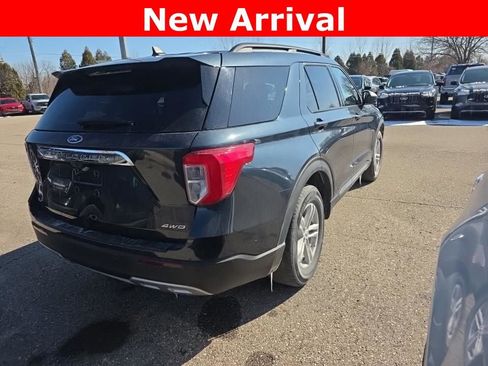 Used 2023 Ford Explorer XLT w/ Equipment Group 202A image 6